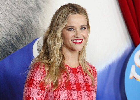 Aktrise Rīza Viterspūna.