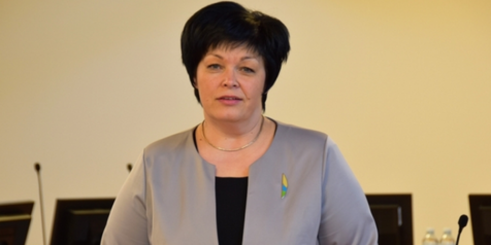 Jelgavas novada deputāti uz disciplinārlietas izmeklēšanas laiku no amata atstādina izpilddirektori Līgu Lonerti