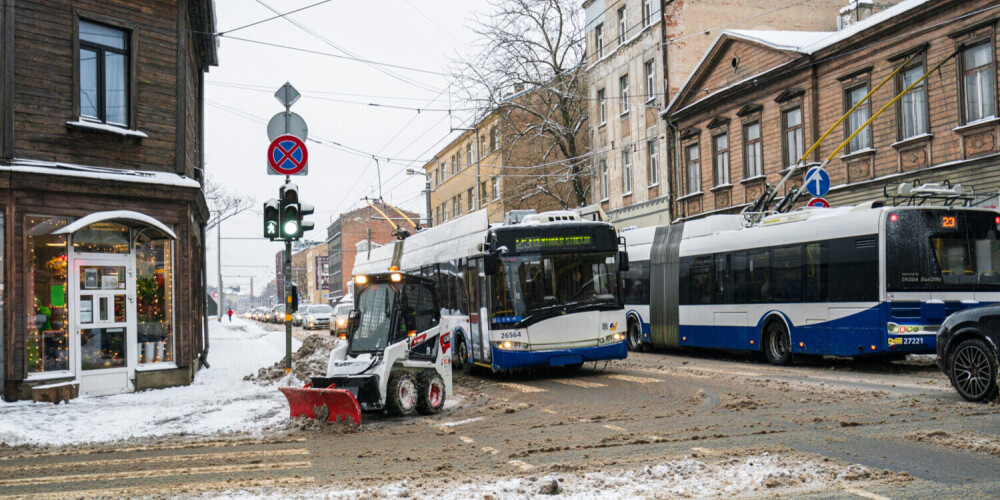 "Столбики - очень дешевый способ что-то поменять": активист высказался о ситуации на дорогах Риги