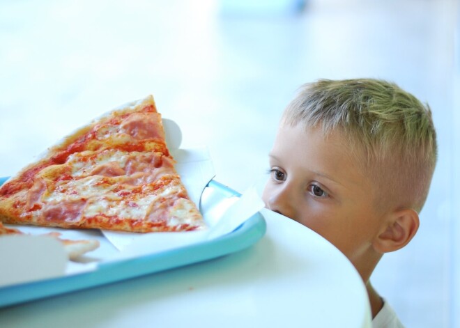 Бабушка откормила внука до разрыва внутренних органов