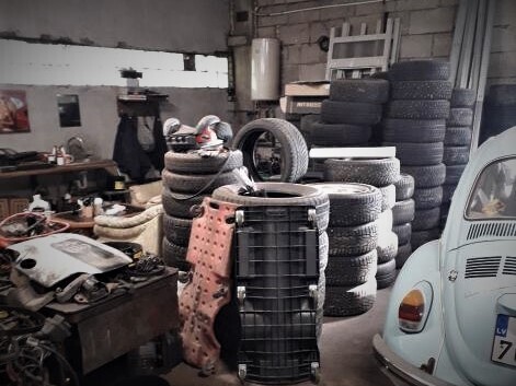 Valsts vides dienests Baldonē apturējis autoservisa “Bramaņa auto” darbību, jo tas var radīt kaitējumu videi un traucēt vietējos iedzīvotājus.