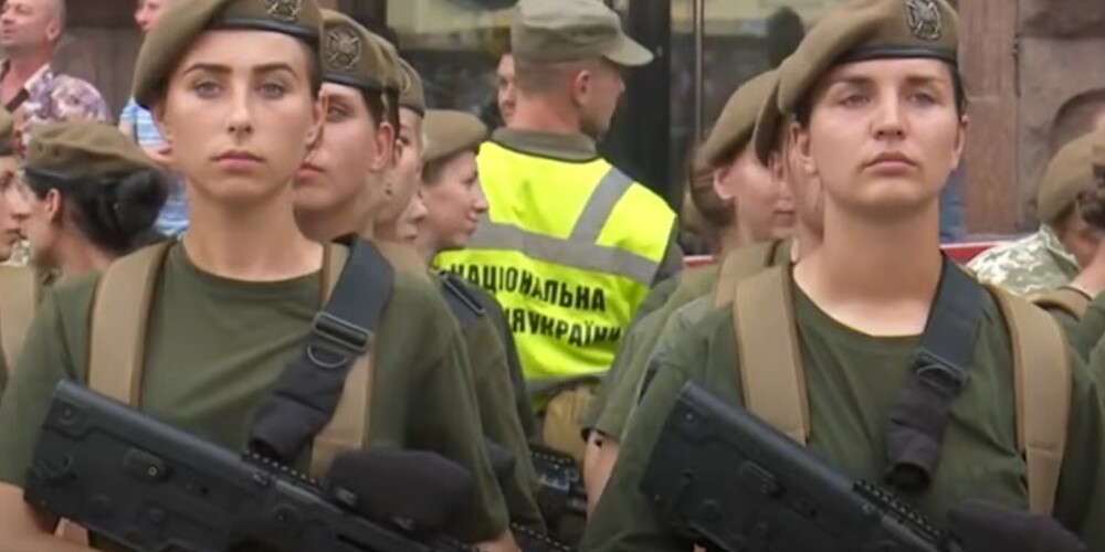 "Все, кроме преподавателей младших классов, монашек и танцовщиц": украинских женщин ставят на военный учет