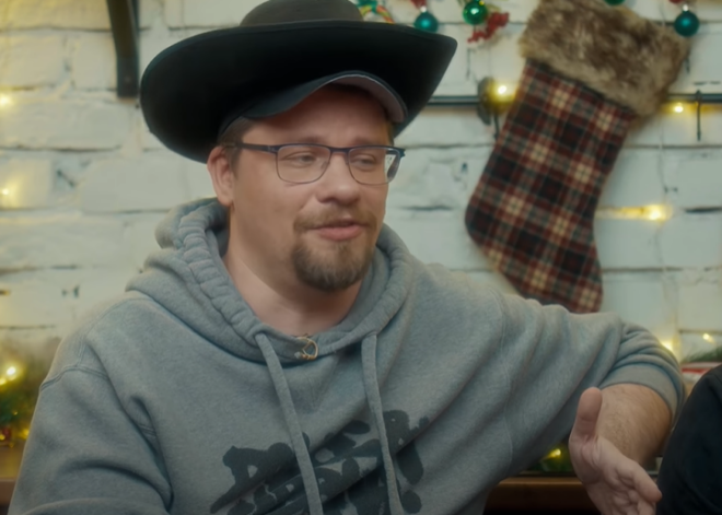 "Ты там один?": Гарик Харламов вспомнил, как незнакомый дед ворвался к нему в туалет