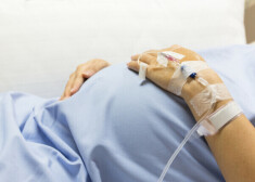 Liepājas reģionālajā slimnīcā stacionēta pret Covid-19 nevakcinēta grūtniece