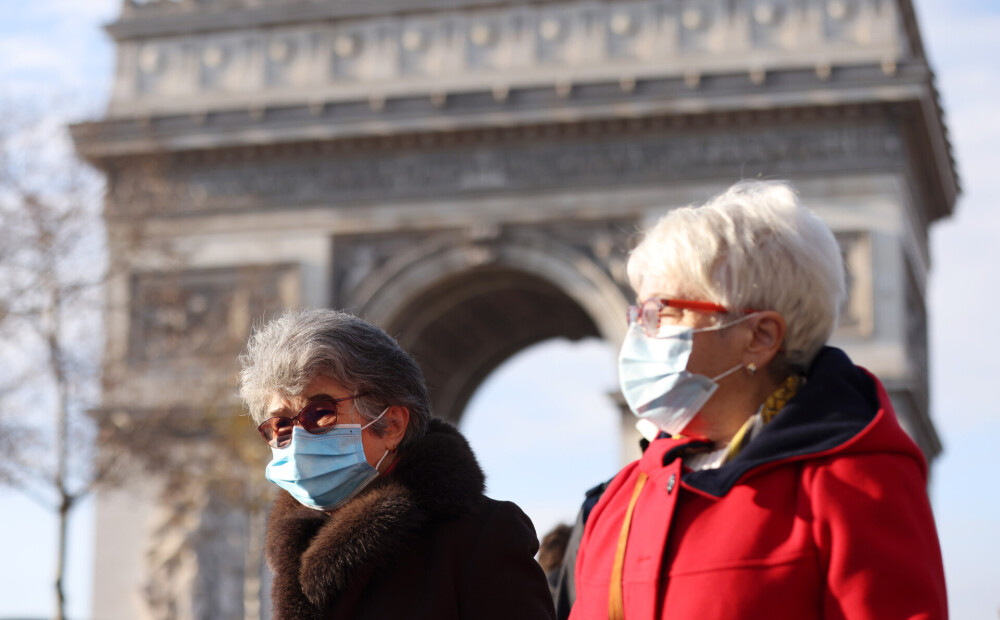 Parīzē atkal būs jāvalkā sejas maskas ārpus telpām