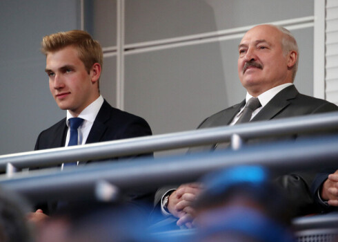 "Он просто Аполлон!": поклонницы пищат от новых фото сына Александра Лукашенко