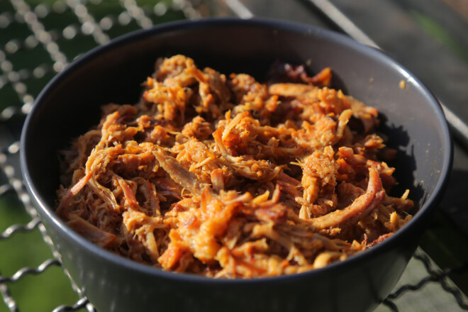 Šrilankietis Džozefs Fernando ir klimatiski mistisks izņēmums. Latvijā kļuvis par diplomētu ārstu, viņš tagad sevi restartē citā dimensijā – kūpina gaļu un patīkami mulsina ar savām oriģinālajām mērču un speciju kombinācijām.