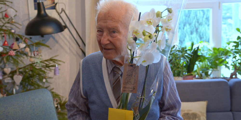 Ēriks Tomsons 31. decembrī ne tikai svinēja gadu miju, bet arī savu 103. dzimšanas dienu.