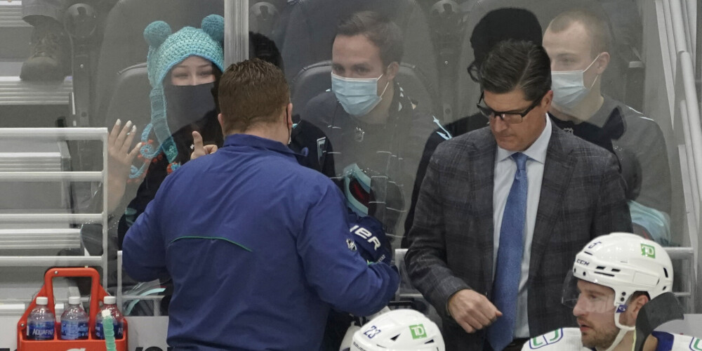 Vērīga hokeja līdzjutēja izglābj NHL komandas asistentam dzīvību