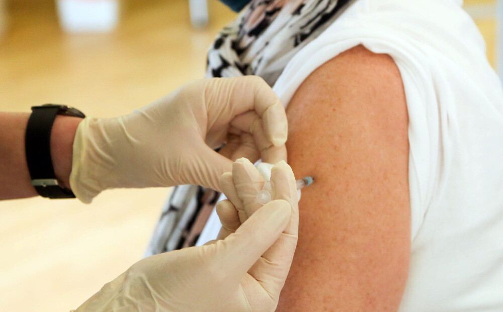 Vai vakcinēšanās pret Covid-19 hroniskiem pacientiem tiešām ir droša?