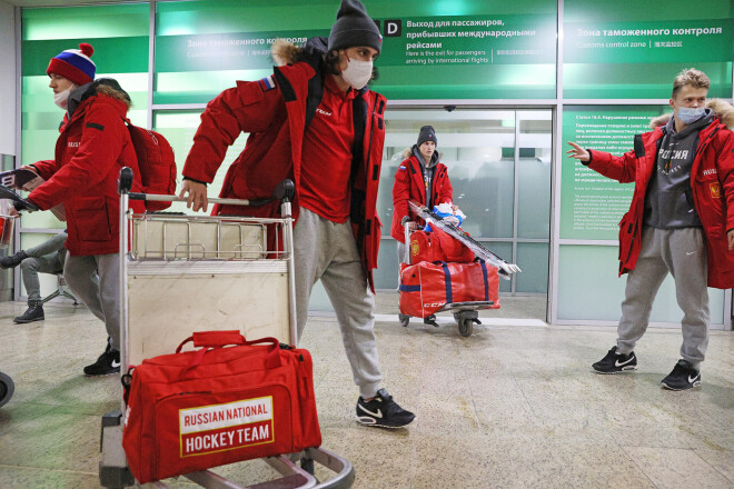 2. janvārī, atgriežoties Maskavā, redzams, ka sejas masku pareiza nēsāšana vairākiem hokejistiem joprojām sagādā milzīgas problēmas.