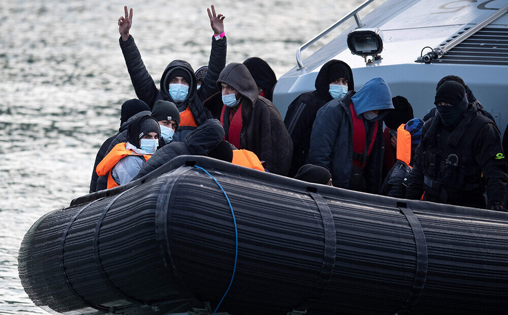 Lielbritānijā laivās pāri Lamanšam pērn ieradies rekorddaudz migrantu