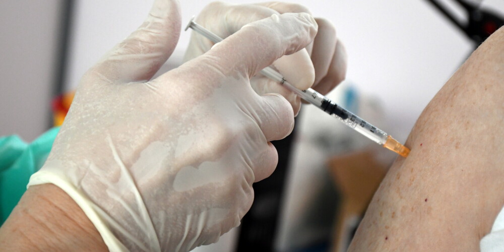 Valdībā diskutē par pienākumu vakcinēties pret Covid-19 noteikta vecuma personām