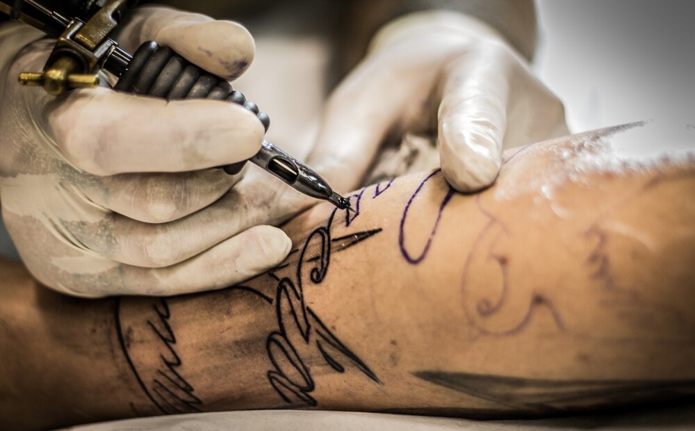 Tetovēšanas un permanentā grima tintēs līdz minimumam ierobežo veselībai bīstamo vielu izmantošanu
