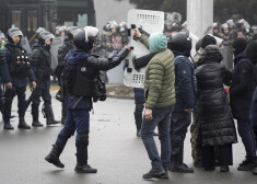 Policijas pārstāvji Aktobē, valsts rietumu apgabala centra pilsētā, apliecinājuši, ka ir "ar tautu", trešdien vēsta portāls "Orda.kz".