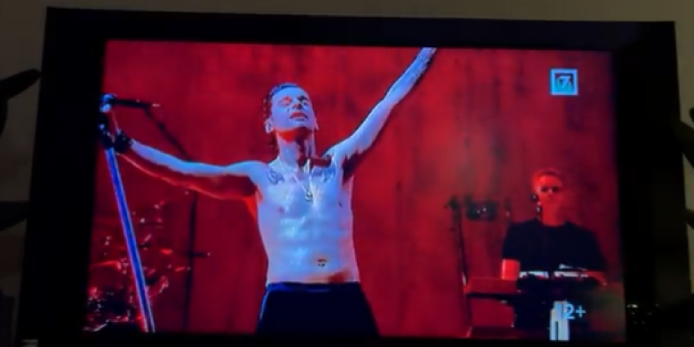Латвийское телевидение перевело на латышский концерт Depeche Mode: и песни тоже