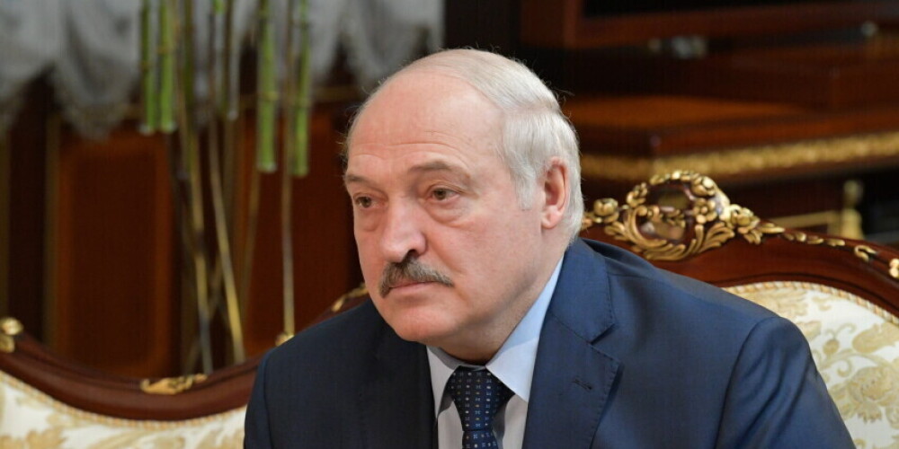 Лукашенко призывает казахов встать на колени