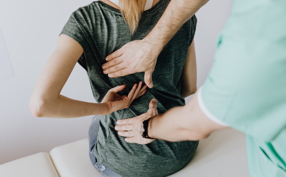7 bieži uzdoti jautājumi par muguras sāpēm: atbild mugurkaulāja ķirurgs