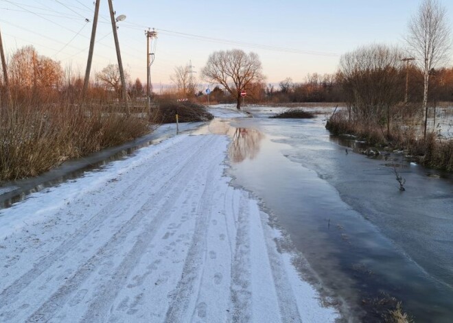 Ceļoties ūdens līmenim Svētē, Jelgavā applūduši ceļi