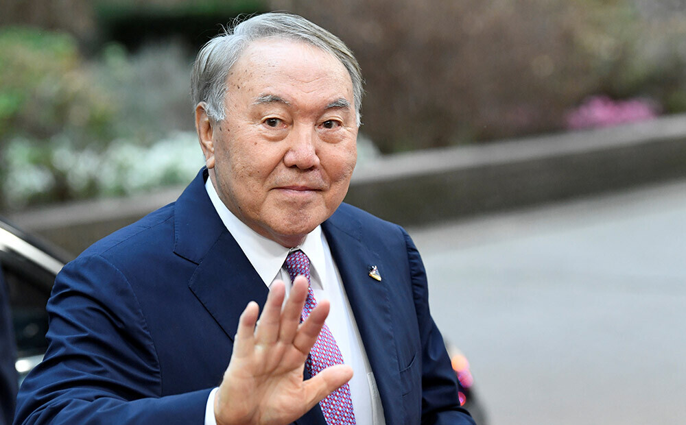 Kazahstānas eksprezidents Nazarbajevs ar meitām pametis valsti