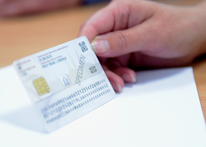 Vai godīgi? Nejauši sabojā vairs nederīgu ID karti un par to jāmaksā sods