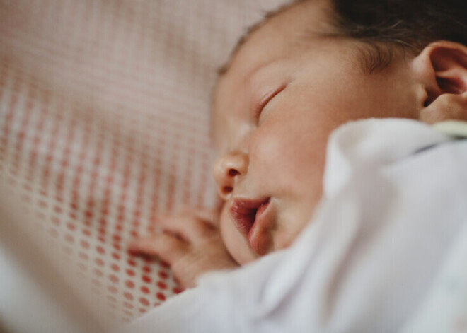 Ребенок заболел. Может ли любой работающий родственник взять больничный для ухода за ним?