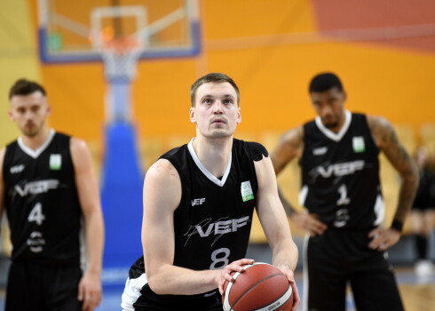 "VEF Rīga", esot viesu lomā, ar rezultātu 94:72 pārspēja LU basketbolistus.