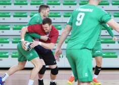 Latvijas handbolisti treniņspēlē piekāpjas Lietuvai