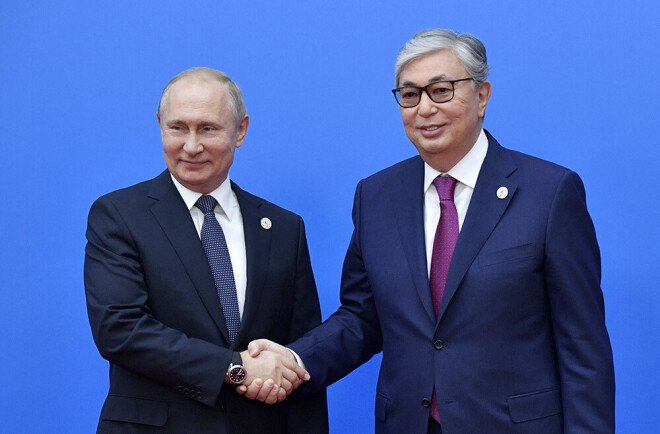 Krievijas prezidents Vladimirs Putins un viņa kazahu kolēģis Kasims Žomarts Tokajevs vienojušies uzturēt pastāvīgus sakarus.