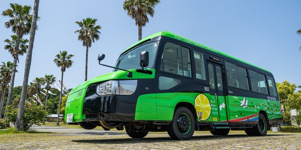 Bus-Train: в Японии создали первый в мире гибрид автобуса и пассажирского поезда