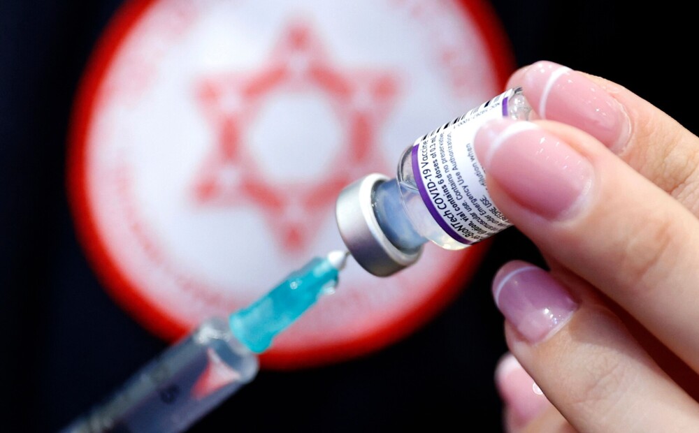Ceturto Covid-19 vakcīnas devu pirmajā nedēļā Izraēlā saņēmuši jau 254 000 cilvēku