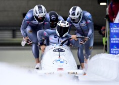 Latvijas bobsleja pilots Oskars Ķibermanis ar stūmējiem Dāvi Spriņģi, Matīsu Mikni un Intaru Dambi svētdien Vinterbergā ieņēma devīto vietu Pasaules kausa četrinieku ekipāžu sacensībās.