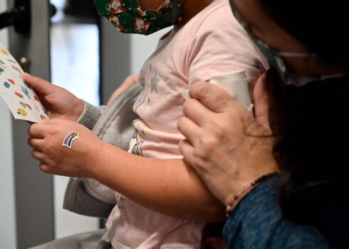 Latvijā pirmo Covid-19 vakcīnas devu saņēmuši ap 4000 bērnu
