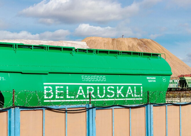 Ceļu uzturētāji sāk prātot, ar ko aizstāt sāls kaisīšanu uz ielām: tehniskā sāls cena dubultojusies