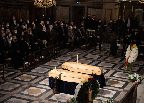ФОТО: в Париже похоронили братьев Богдановых