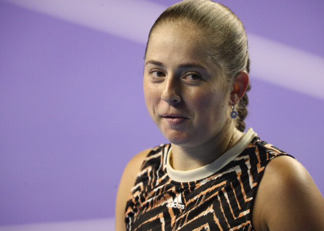 Ostapenko dubultspēlēs sasniedz Sidnejas "WTA 500" turnīra ceturtdaļfinālu