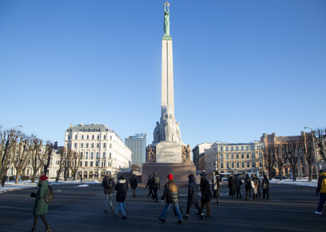 FOTO: ar dziesmu “Rīga dimd!” atklāj spēlfilmas “Zeme, kas dzied” mājaslapu