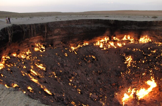 Dervazas gāzes krāteris Karakuma tuksnesī, Turkmenistānā.