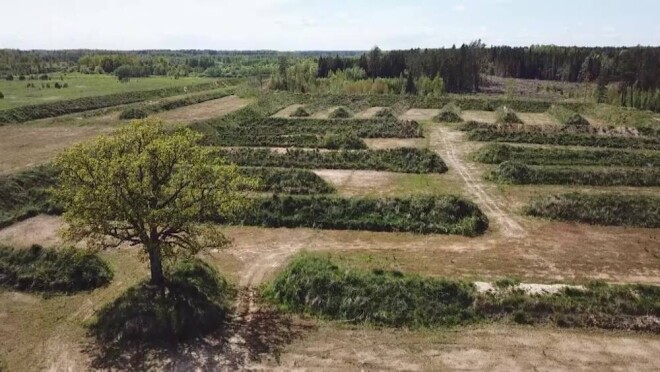 Pirms diviem gadiem paslepus no apkārtējiem Bauskas novada Iecavā tika izbūvēta 13 hektārus plaša šautuve, bet ne pašvaldība, ne Administratīvā tiesa nav atļāvusi to izmantot tās tiešajiem mērķiem.