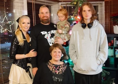 Kiviču ģimene Norvēģijā viesos uzņem Latvijas radus - atbrauc gan Andra mamma, gan dēls