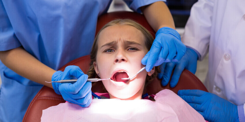Терпеть боль или платить большие деньги: ребенок должен ждать 4 года, чтобы попасть к бесплатному зубному