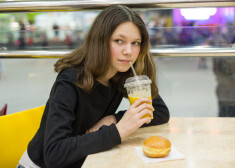 Vislielākā nozīme svara kontrolē ir ģimenes ēšanas paradumiem.