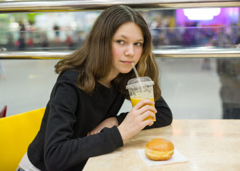 Vislielākā nozīme svara kontrolē ir ģimenes ēšanas paradumiem.