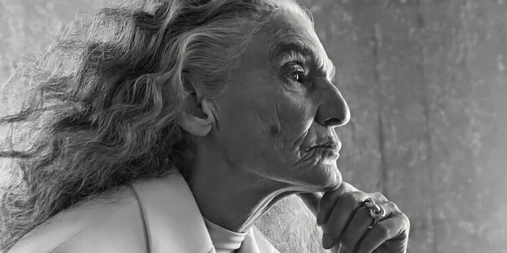"Морщины стали для меня освобождением". 78-летняя феминистка и первая итальянская топ-модель на обложке португальского Vogue