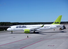 Политик и журналист возмущены тем, что информация о рейсе airBaltic объявлялась на русском языке