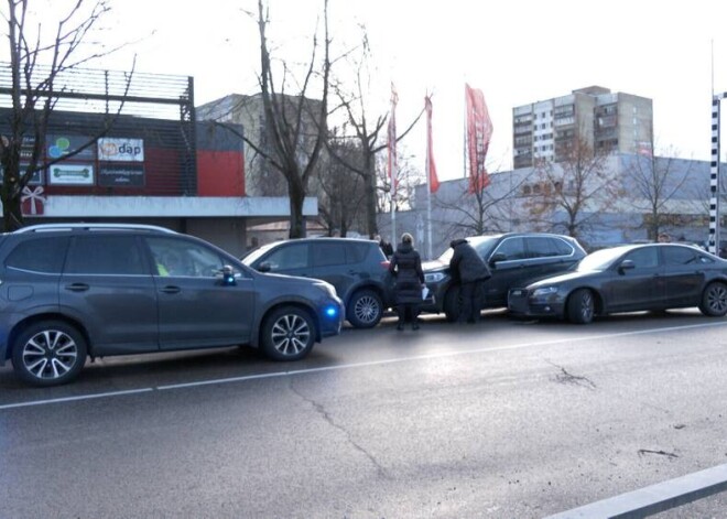 "Я был в шоке от увиденного": пока владельцы авто были в магазине, с их машинами произошла беда