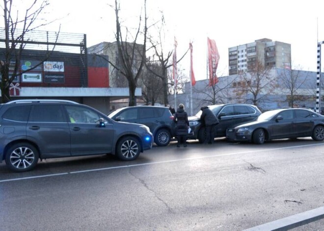 "Я был в шоке от увиденного": пока владельцы авто были в магазине, с их машинами произошла беда