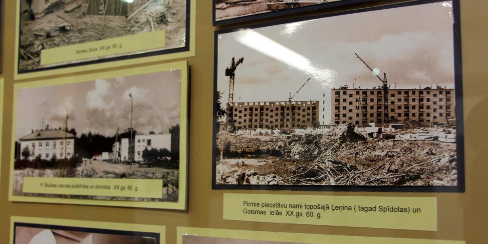 Aizkraukles Vēstures un mākslas muzeja “Kalna ziedi” Izstāžu namā skatāma pilsētas vēsturei veltīta izstāde “Aizkrauklei - 55”.