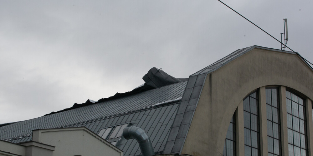 Vēja apskādēto Rīgas Centrāltirgus sakņu paviljonu brīvdienās apmeklētājiem neatvērs