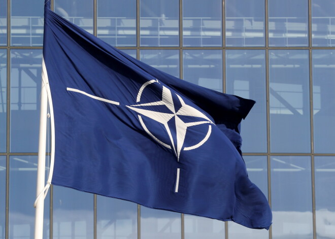 NATO sūtīs divus aviācijas bāzes kuģus uz manevriem Arktikā